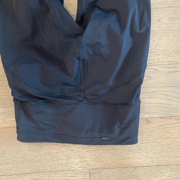 Lot of 4 capri leggings - lululemon, H&M - Picture 16 of 16